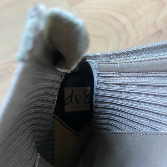 Light Tan Lug Boots - Picture 6 of 6